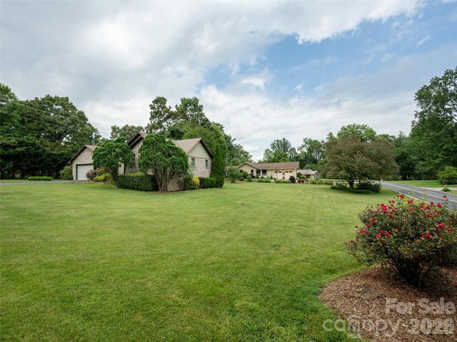 2 Bannerwood Drive, Horse Shoe, NC 28742