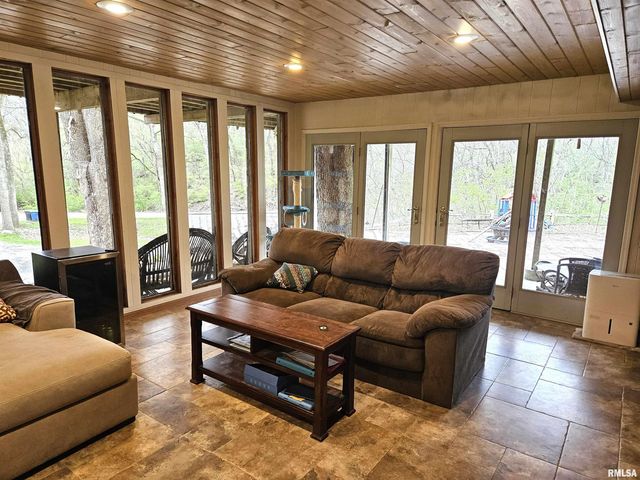 1077 Knox Rd 500 E Road, Galesburg, IL 61401