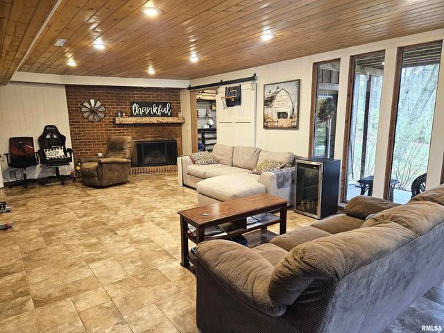 1077 Knox Rd 500 E Road, Galesburg, IL 61401