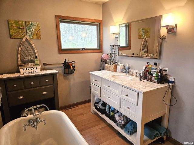 1077 Knox Rd 500 E Road, Galesburg, IL 61401