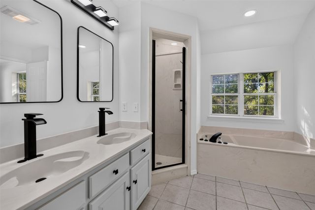 18641 Woodbriar Lane, Catoosa, OK 74015