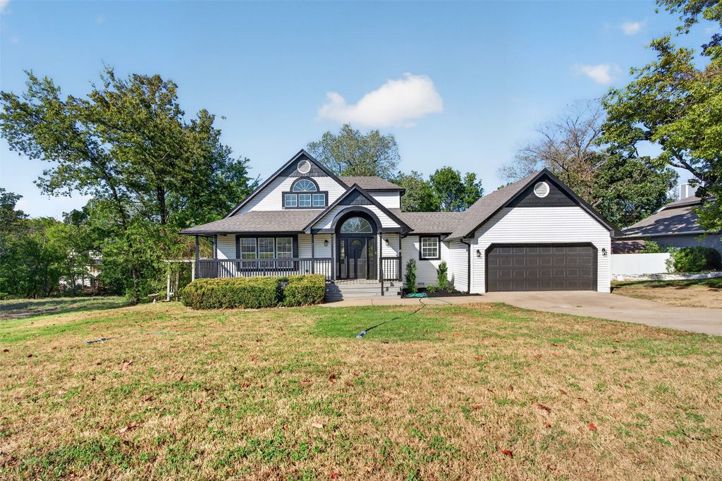 18641 Woodbriar Lane, Catoosa, OK 74015