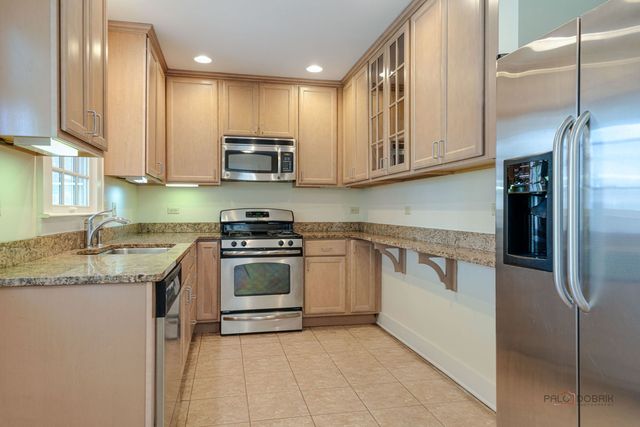 430 N Sheridan Road, Waukegan, IL 60085