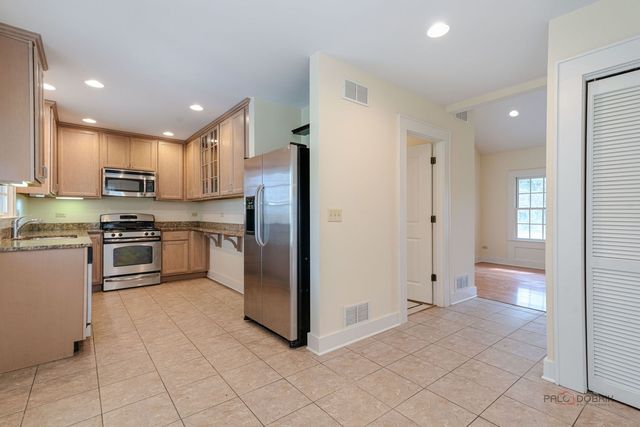430 N Sheridan Road, Waukegan, IL 60085
