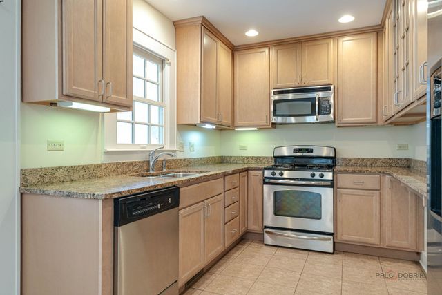 430 N Sheridan Road, Waukegan, IL 60085
