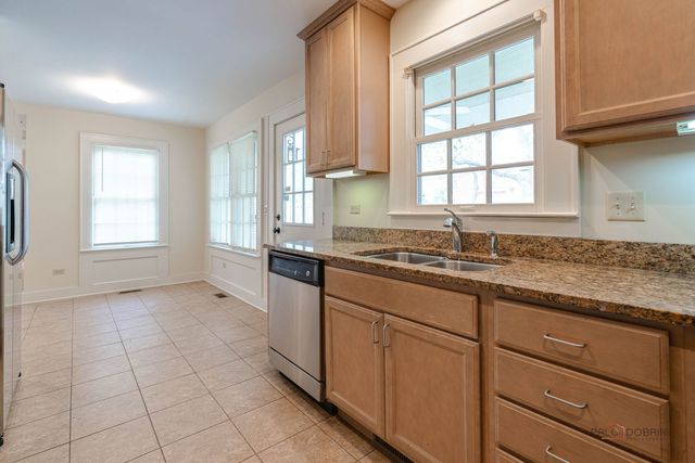 430 N Sheridan Road, Waukegan, IL 60085