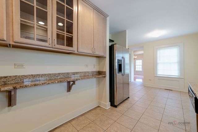 430 N Sheridan Road, Waukegan, IL 60085