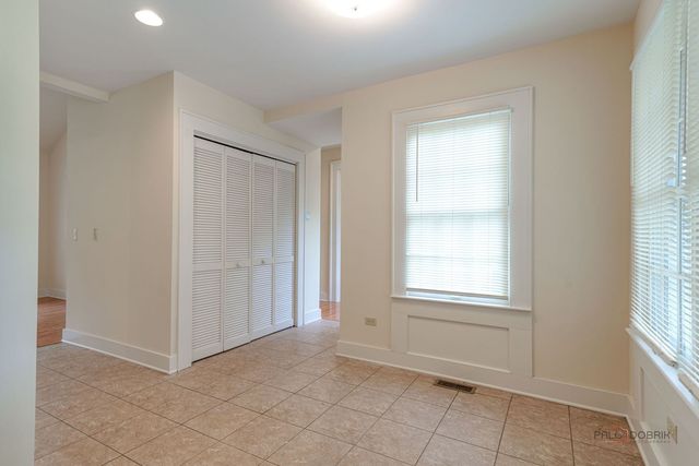 430 N Sheridan Road, Waukegan, IL 60085