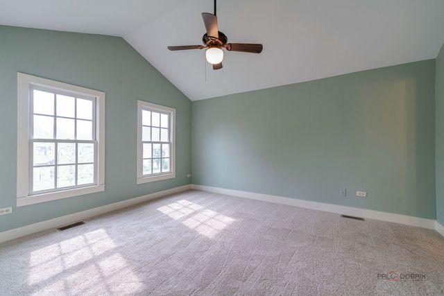 430 N Sheridan Road, Waukegan, IL 60085