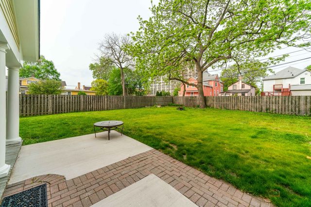 430 N Sheridan Road, Waukegan, IL 60085