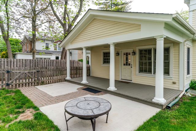 430 N Sheridan Road, Waukegan, IL 60085