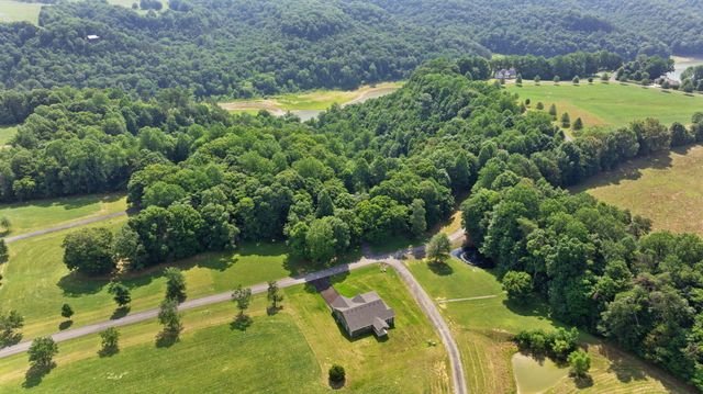 529 Cliffside Drive, Russell Springs, KY 42642