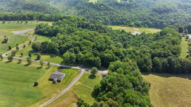 529 Cliffside Drive, Russell Springs, KY 42642