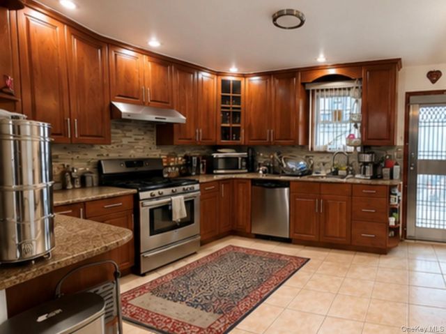7848 83rd Street, Glendale, NY 11385