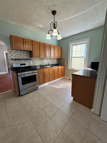 7848 83rd Street, Glendale, NY 11385