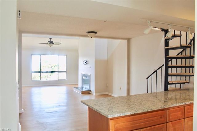 3200 Lynnhaven Dr Apt 309, Virginia Beach, VA 23451