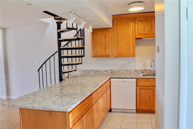 3200 Lynnhaven Dr Apt 309, Virginia Beach, VA 23451