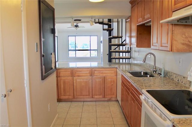 3200 Lynnhaven Dr Apt 309, Virginia Beach, VA 23451