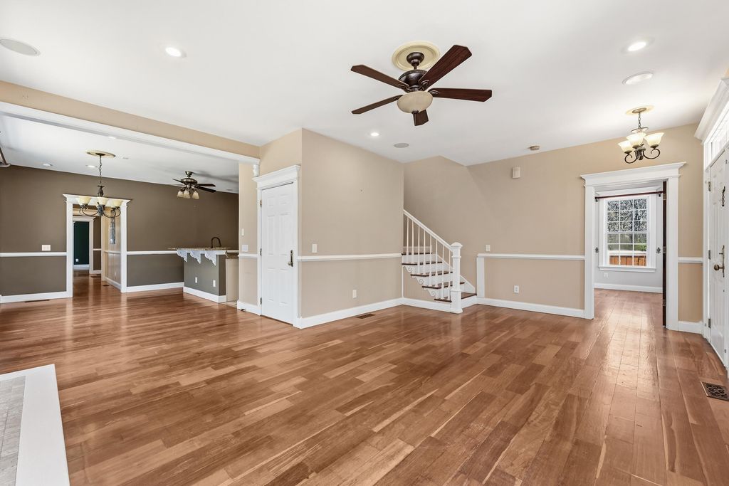 Image 7 of property listing at 6440 Saint Anthony Drive, Meggett, SC 29449