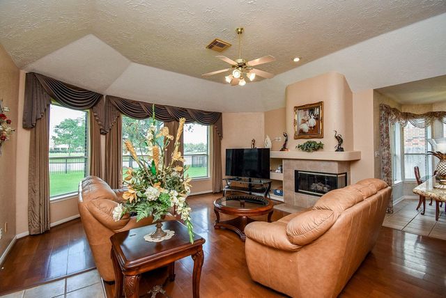 11202 Hundred Bridge Lane, Sugar Land, TX 77498