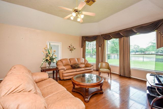 11202 Hundred Bridge Lane, Sugar Land, TX 77498