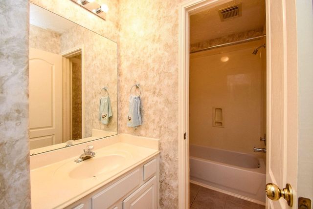 11202 Hundred Bridge Lane, Sugar Land, TX 77498