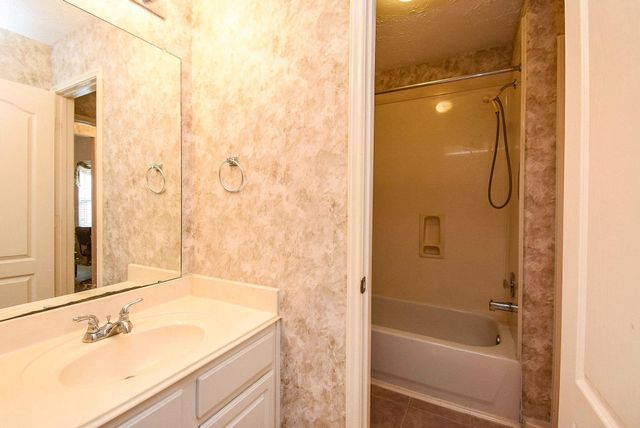11202 Hundred Bridge Lane, Sugar Land, TX 77498