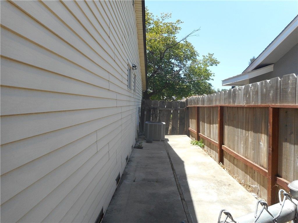 Image 8 of property listing at 447 Gail Court, Merced, CA 95348