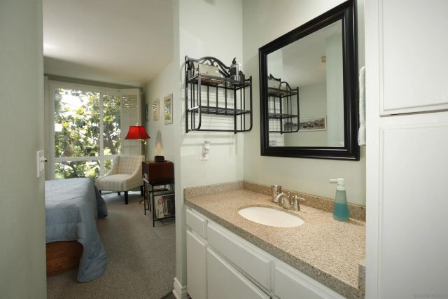 5003 Westpark Dr. 203, North Hollywood, CA 91601