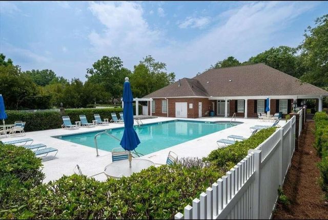 1585 Cambridge Lakes Drive 207e, Mount Pleasant, SC 29464