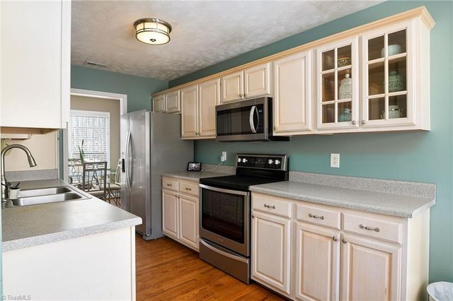 17 Clayton Way, Thomasville, NC 27360