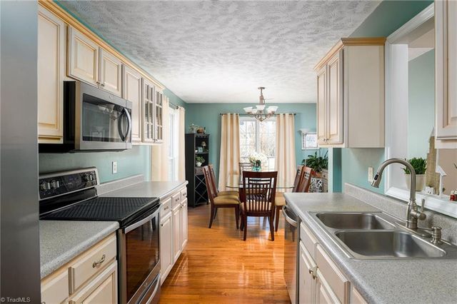 17 Clayton Way, Thomasville, NC 27360