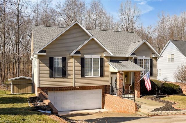 17 Clayton Way, Thomasville, NC 27360