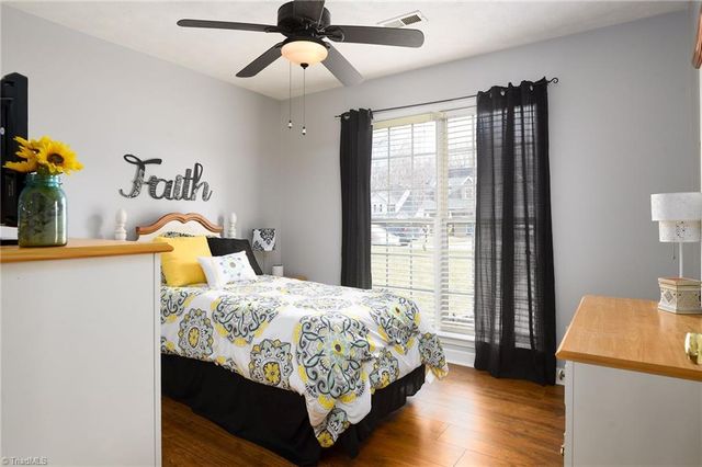 17 Clayton Way, Thomasville, NC 27360