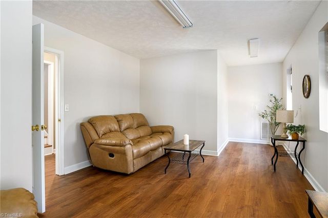 17 Clayton Way, Thomasville, NC 27360