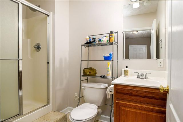 17 Clayton Way, Thomasville, NC 27360