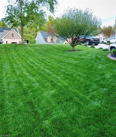 17 Clayton Way, Thomasville, NC 27360