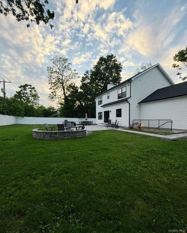406 Two Rod Road, Port Jefferson Station, NY 11776