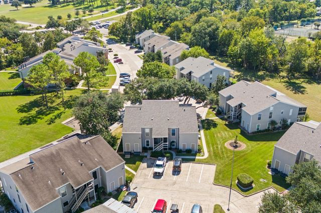 196 April Point Drive N, Conroe, TX 77356