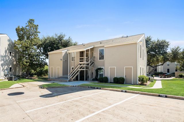 196 April Point Drive N, Conroe, TX 77356