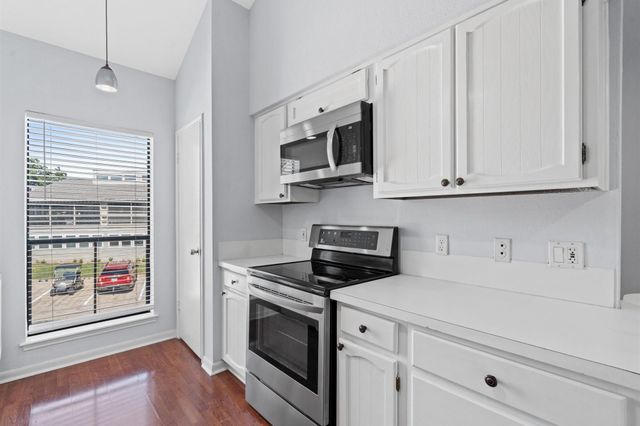 196 April Point Drive N, Conroe, TX 77356