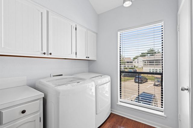 196 April Point Drive N, Conroe, TX 77356