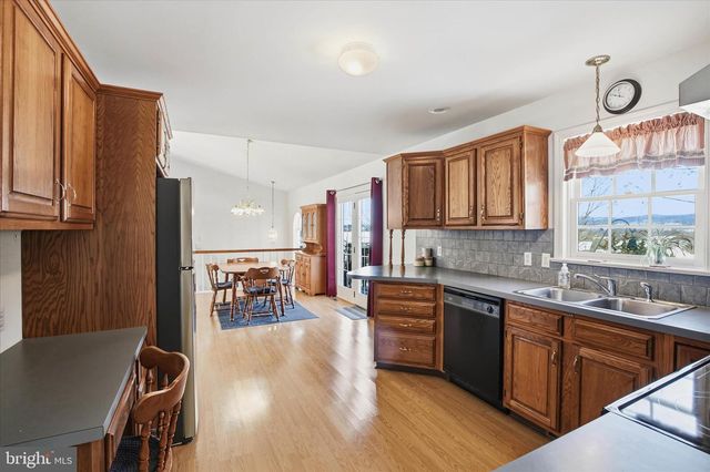 60 CHAPEL VIEW DR, Reinholds, PA 17569