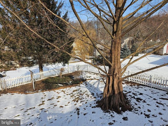 60 CHAPEL VIEW DR, Reinholds, PA 17569