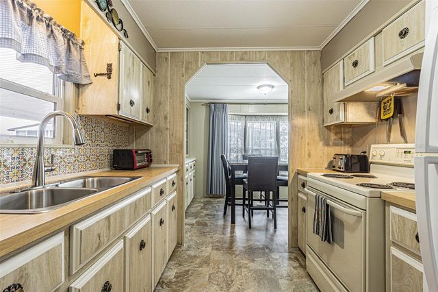 37838 BARCELONA AVENUE, Zephyrhills, FL 33541