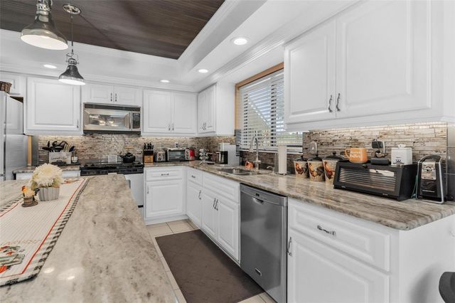 1636 LAKE ELLA ROAD, Fruitland Park, FL 34731