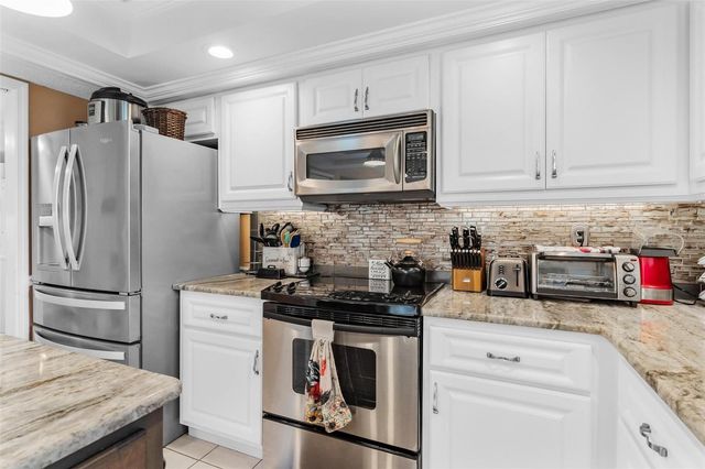 1636 LAKE ELLA ROAD, Fruitland Park, FL 34731