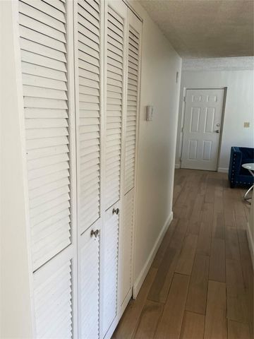 1068 N Benoist Farms Road 205, West Palm Beach, FL 33411