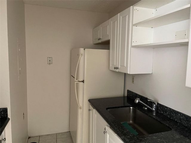 1068 N Benoist Farms Road 205, West Palm Beach, FL 33411