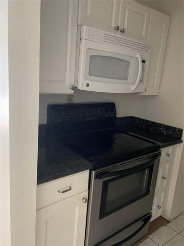 1068 N Benoist Farms Road 205, West Palm Beach, FL 33411